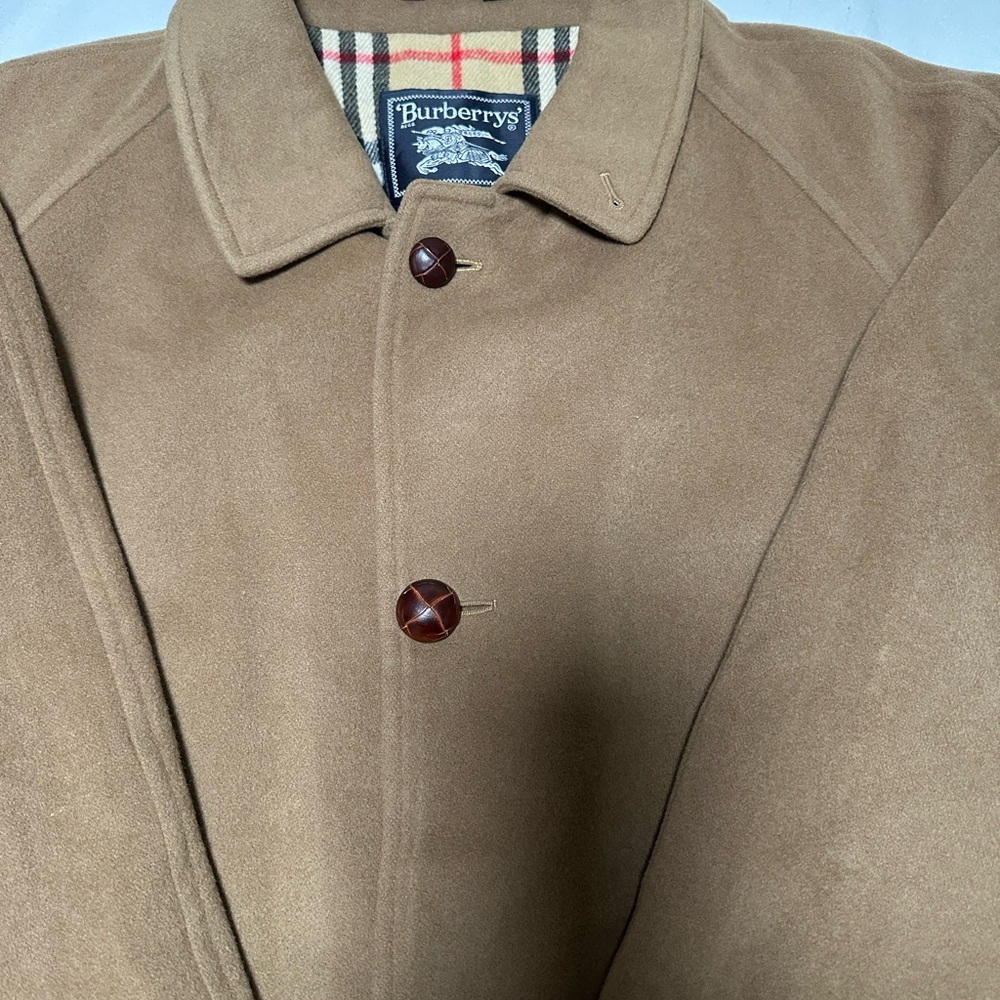 Burberry’s Coat - Picture 4 of 12